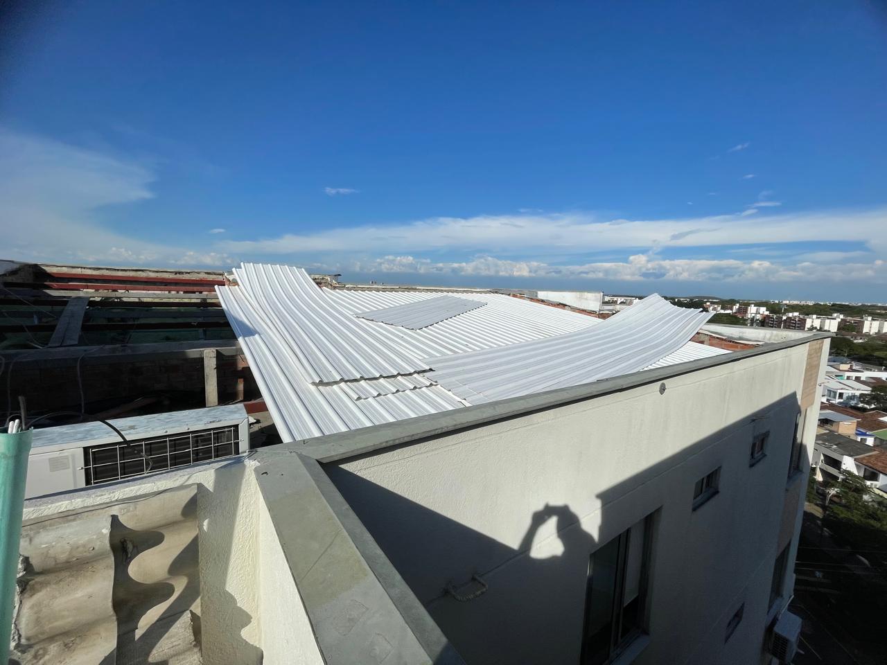 Instalación y mantenimiento de cubiertas en teja UPVC por Xervis, imagen 1