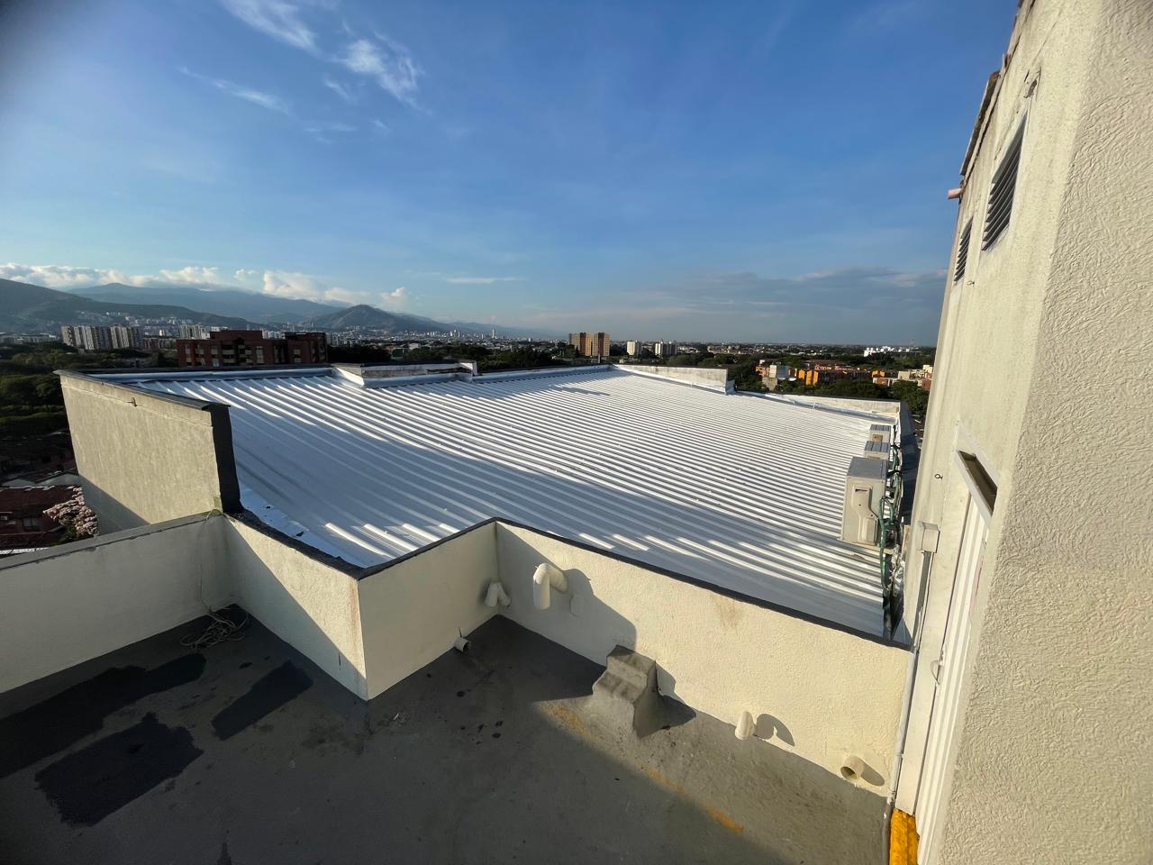 Cubierta terminada con tejas UPVC instalada por Xervis