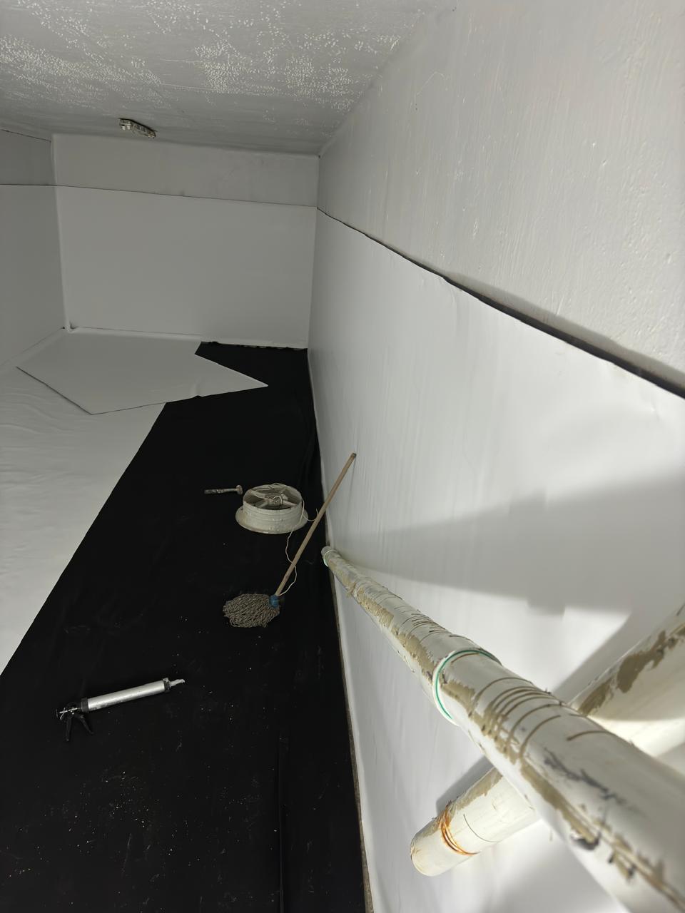 Vista del revestimiento interior de un tanque con membrana PVC, imagen 3